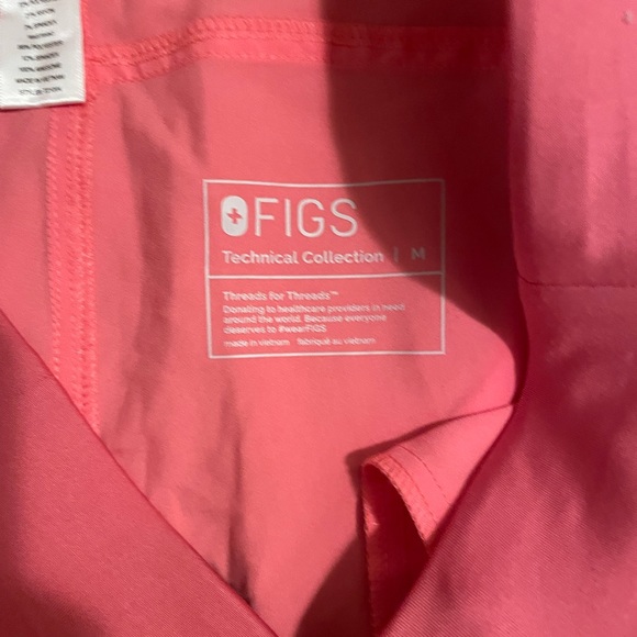 Figs neon pink scrub top and bottom - Picture 3 of 4